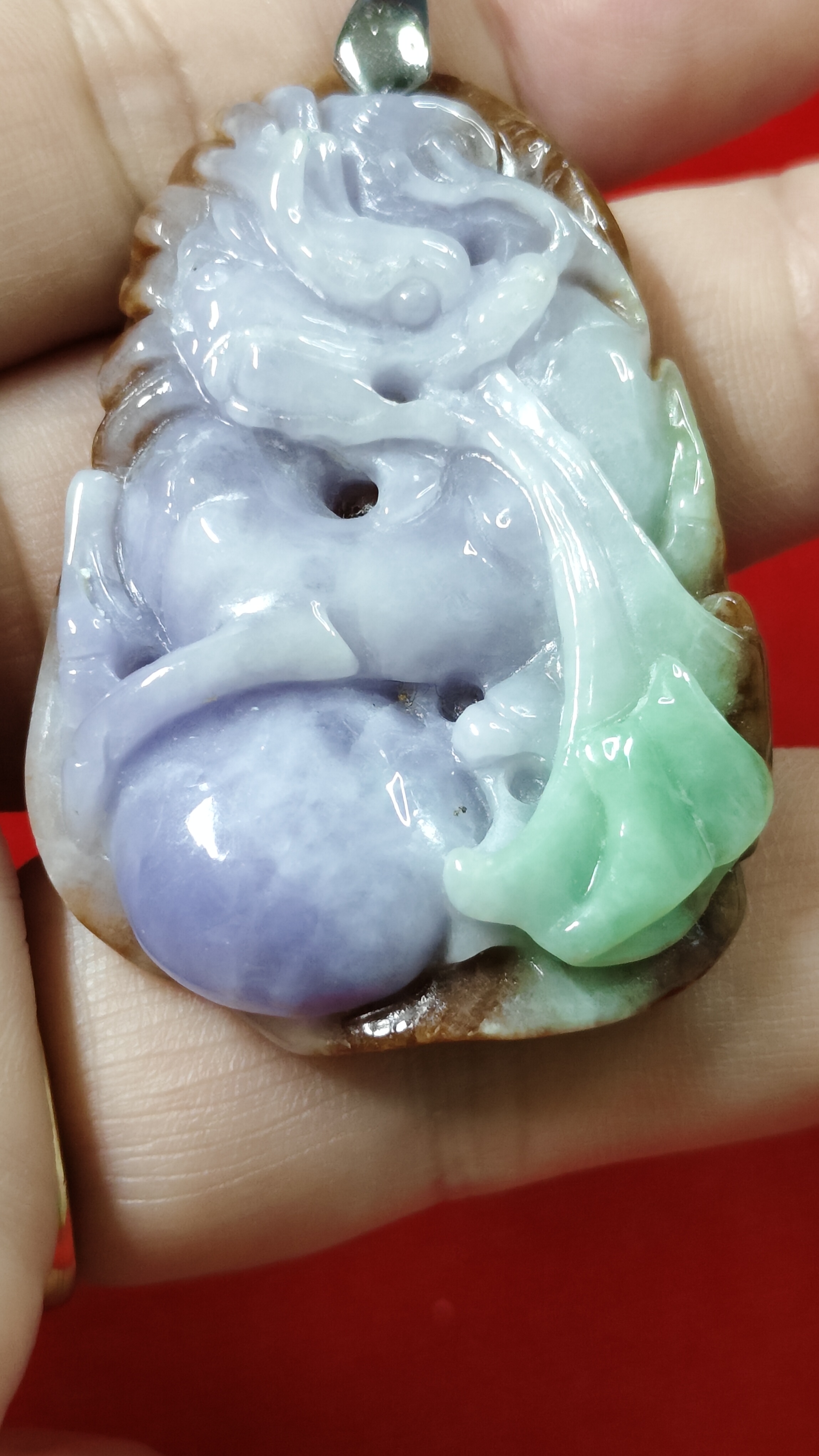 #จี้หยกพม่า 3 สีแกะลายมังกรพ่นไฟ รหัสC-034