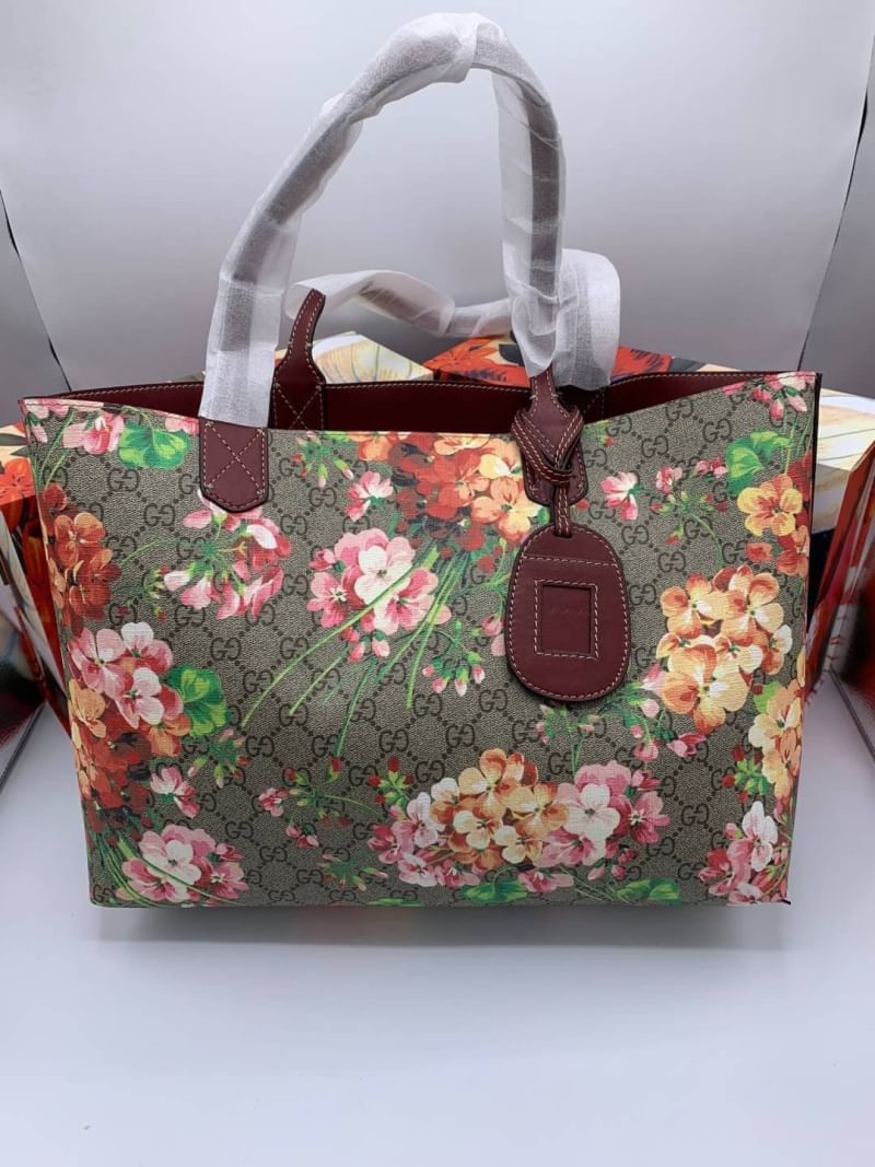กระเป๋า gc shopping bag ใช้ได้ 2 ด้าน 15นิ้ว สีดำ สีแดง