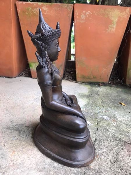 รูปหล่อ พระพุทธรูป ทรงเครื่องพระจักรพรรดิ์ ปางมารวิชัย (หน้าตัก9นิ้ว ) เนื้อโลหะทองเหลือง