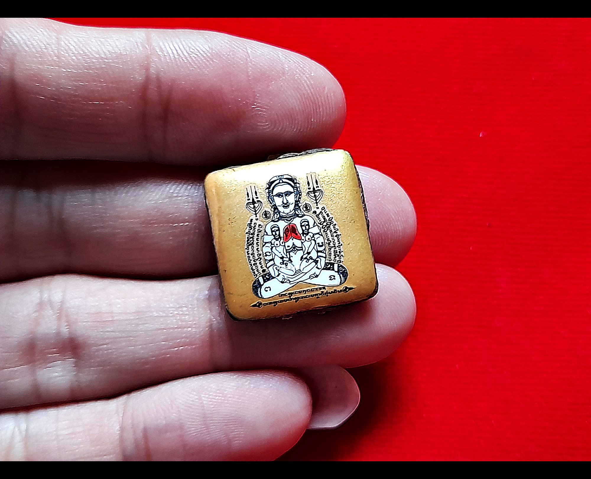 ล็อกเก็ตเล็ก ฉากทอง โครตขุนแผน ยันต์นะอกแตก นางล้อม หลังแม่กำเนิด บรรจุมวลสาร+ตะกรุด2ดอก (อานุภาพโชคลาภ ค้าขาย เมตตา เส่นห์) ปี2564 #รับประกันแท้