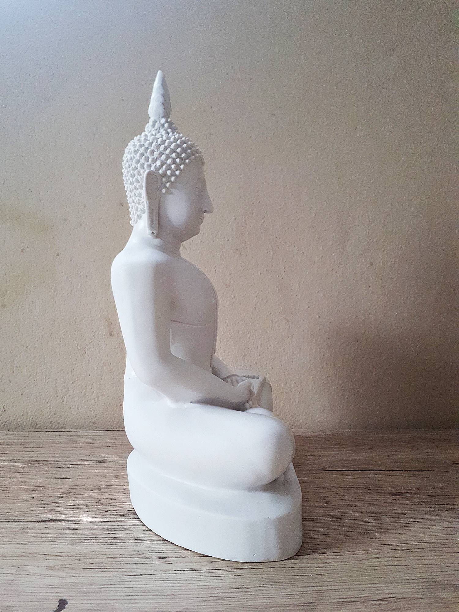 รูปหล่อ พระพุทธรูป เชียงแสนสุโขทัย ปางสมาธิ ปางมารวิชัย เนื้อเรซิ่น สีขาวงา - (หน้าตัก9นิ้ว สูง13.5นิ้ว ลึก5นิ้ว)