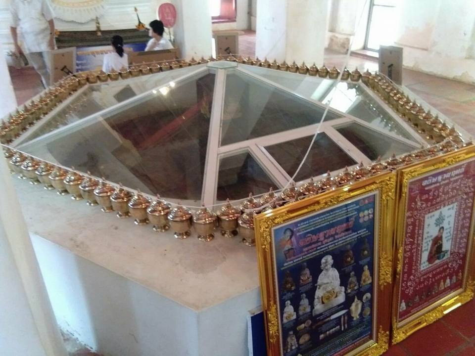 บาตรน้ำมนต์ (ทำน้ำมนต์) หลวงพ่อกวย วัดโฆสิตาราม(วัดบ้านแค) เนื้อทองชนวน#นำฤกษ์ (โลหะรวมชนวนมวลสารเก่า) (ปากบาตรกว้าง11ซม) ปี2561 (จัดสร้างน้อยเพียง 108ใบ) (ด้านข้างลงยันต์ครู ด้านบนประทับรูปหล่อหลวงพ่อกวย ด้านในบรรจุเหรียญหลวงพ่อกวยยันต์มงกุฎพระพุทธเจ้า ฐ