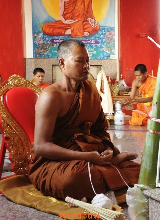 รูปบูชาสี หลวงพ่อกวย วัดโฆสิตาราม รุ่นมหาบารมี 61 (ขนาด 12x16นิ้ว)