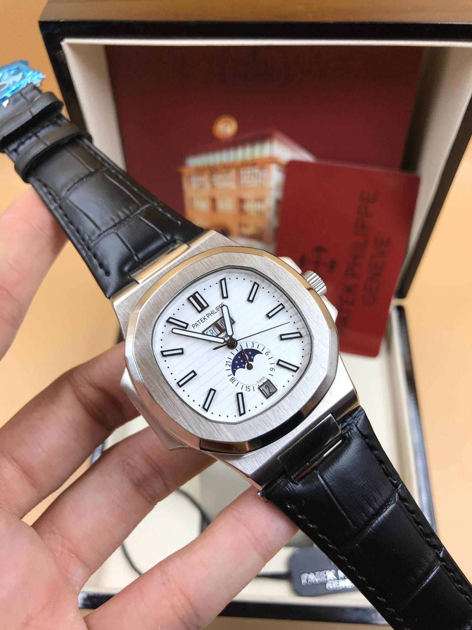 นาฬิกา Patek Philippe รุ่น Men"s Nautilus Annual Calendar งาน Mirror Swiss