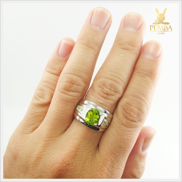 แหวนเพริดอตแท้ สีเขียวสดใบไม้อ่อน เงินแท้925 ชุบทองคำขาว แหวนพลอยแท้