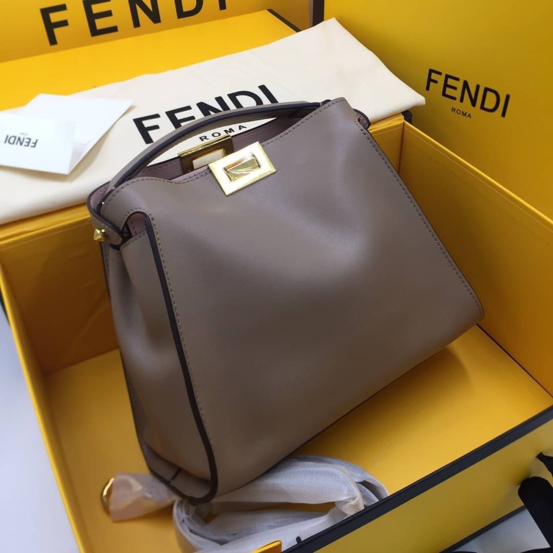 กระเป๋า fd peekaboo 27 cm. มีหลายสีสอบถามได้ค่ะ