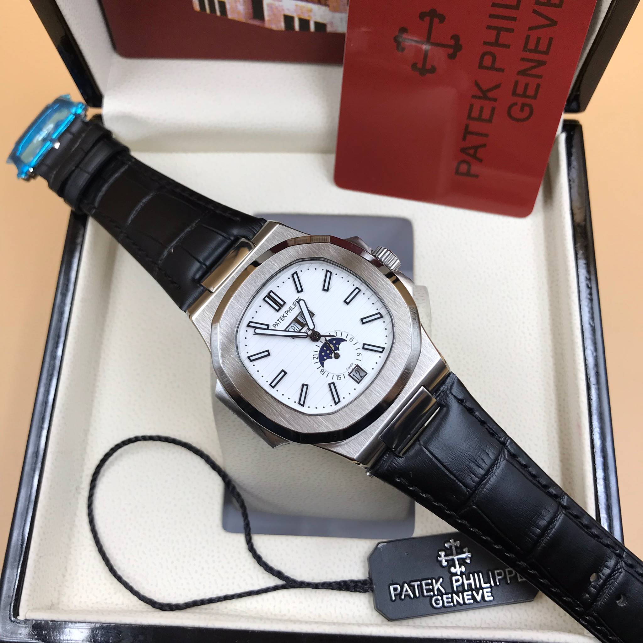 นาฬิกา Patek Philippe รุ่น Men"s Nautilus Annual Calendar งาน Mirror Swiss