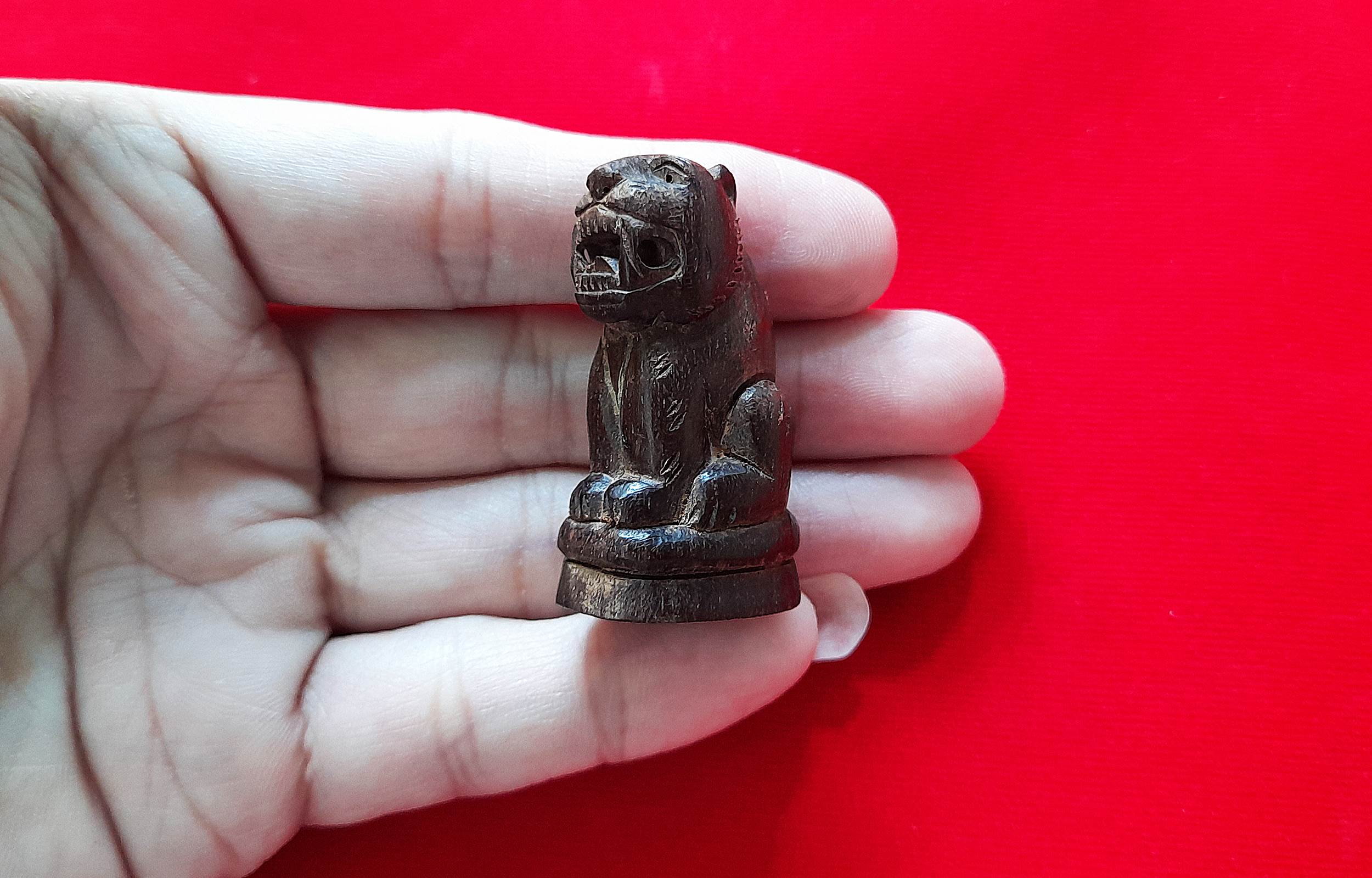 เสือ เนื้อไม้ (แกะสลักจากไม้ศาลาเก่าของหลวงพ่อเดิม วัดหนองโพธิ์) #พิมพ์ใหญ่ #รับประกันแท้ - ปลุกเสกและจารยันต์ ปี2565 โดย หลวงพ่อบ๊ะ วัดโพธิลังการ์ จ.สิงห์บุรี