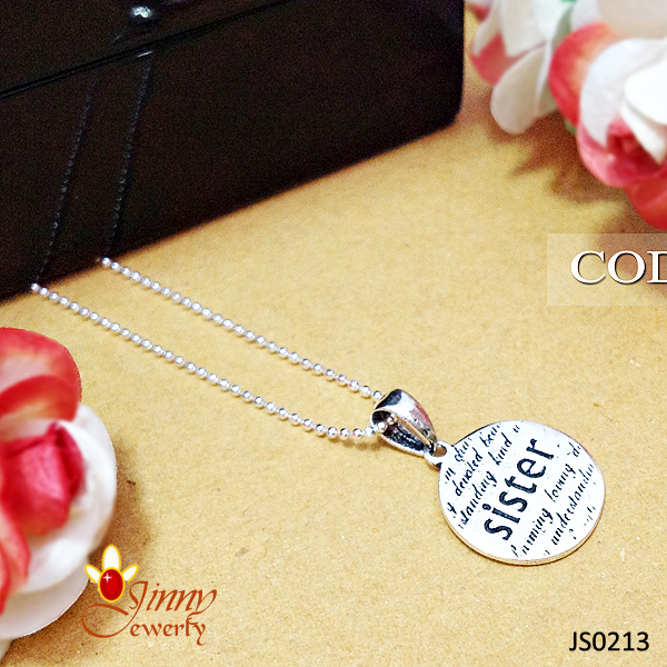 จี้เงินแท้ 92.5% จี้แผ่นเงินวงกลม สลักคำว่า "Sister" งานรมดำ (ราคาเฉพาะจี้ ไม่รวมสร้อย)