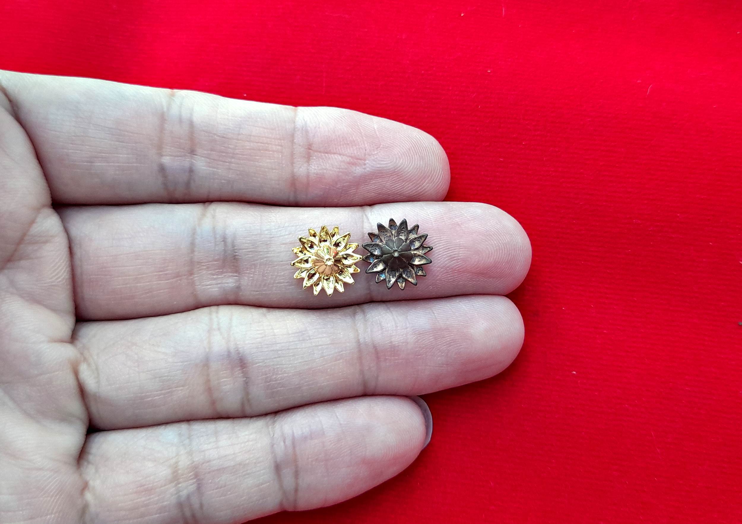 ดอกพิกุล พรอมรินทร์ (ดอกไม้สวรรค์ในสวนของพระอินทร์) เนื้อนวะโลหะ+เนื้อทองเหลือง(ปรอทอนันตะลุงคำ(ปรอทสำเร็จ)) #รับประกันแท้ - พระอาจารย์ชลเทพ(พระอาจารย์เอราวัณ)