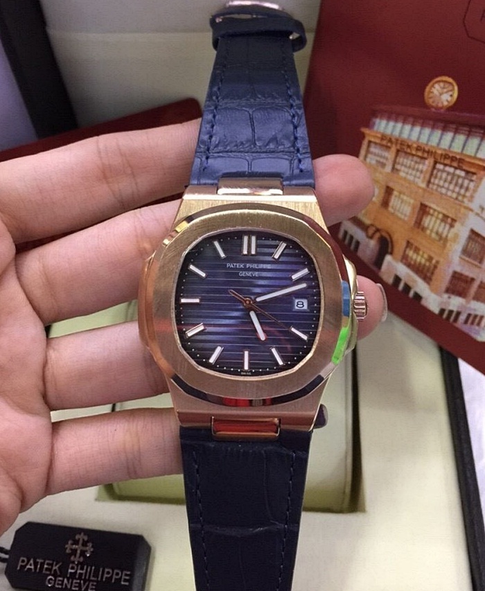 นาฬิกา Patek Philippe รุ่น Nautilus สี Pink Gold สายหนังสีดำ