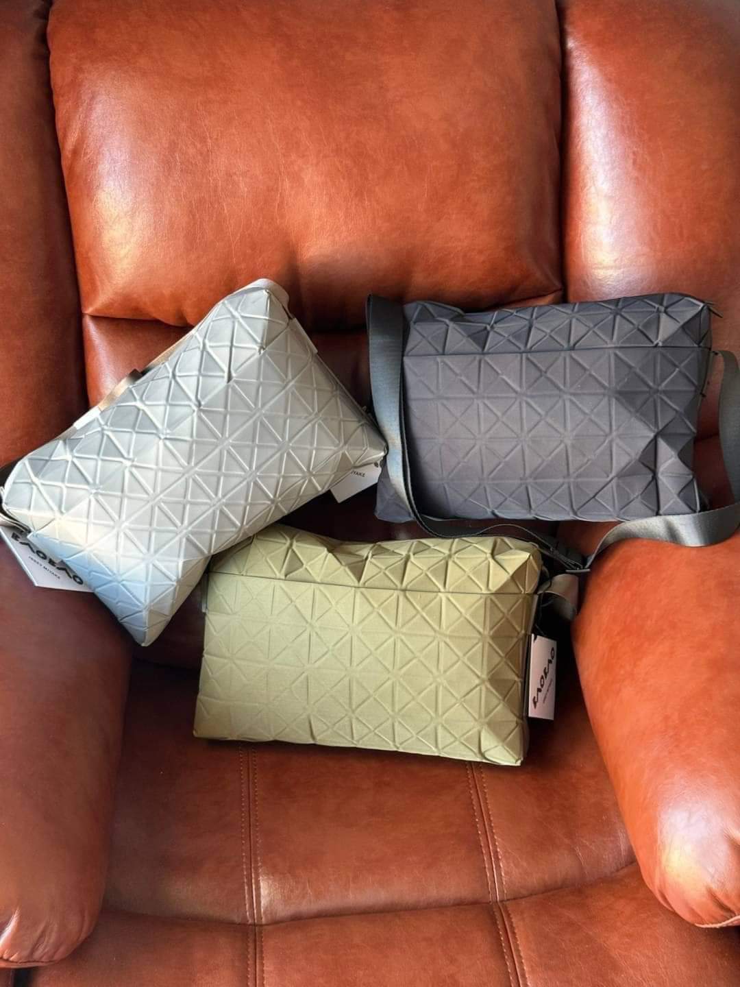 Baobao Issey Miyake Track Large Shouler Bag (แอดไลน์ก่อนสั่งซื้อ)
