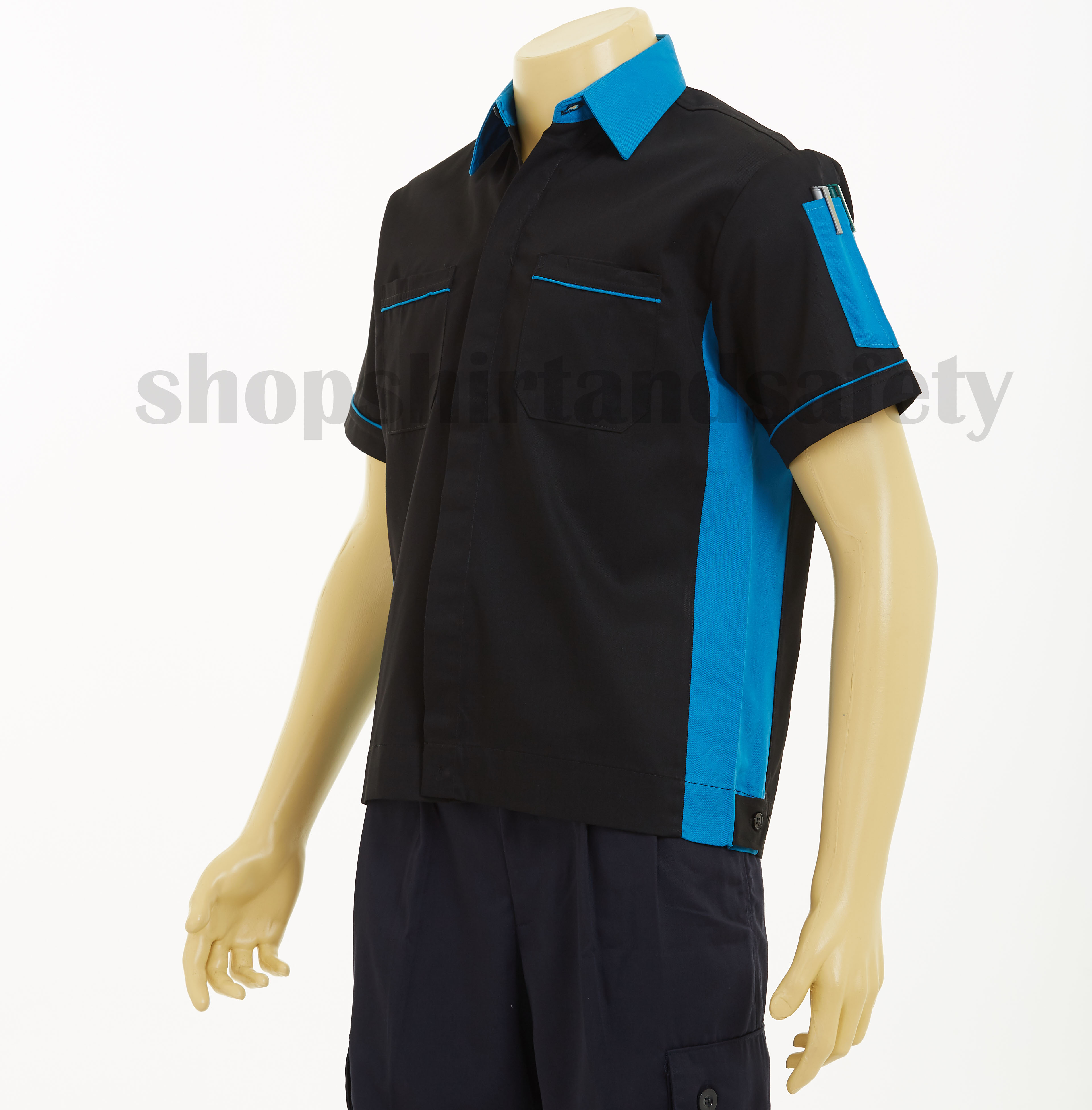 เสื้อช็อปแขนสั้นแบบดำข้างฟ้ากระดุมซ่อนสาบ