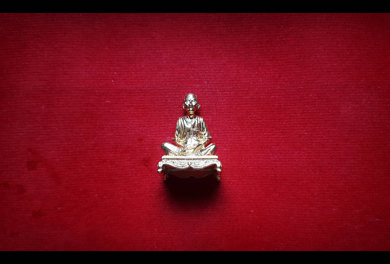 รูปหล่อ อาแปะ เซียนแปะ วัดศาลเจ้า เนื้อกะไหล่ทอง (พร้อมรูป ขนาดห้อยคอ) รุ่นเจ้าสัว ปี2560 - ครูบากฤษณะ ปลุกเสก