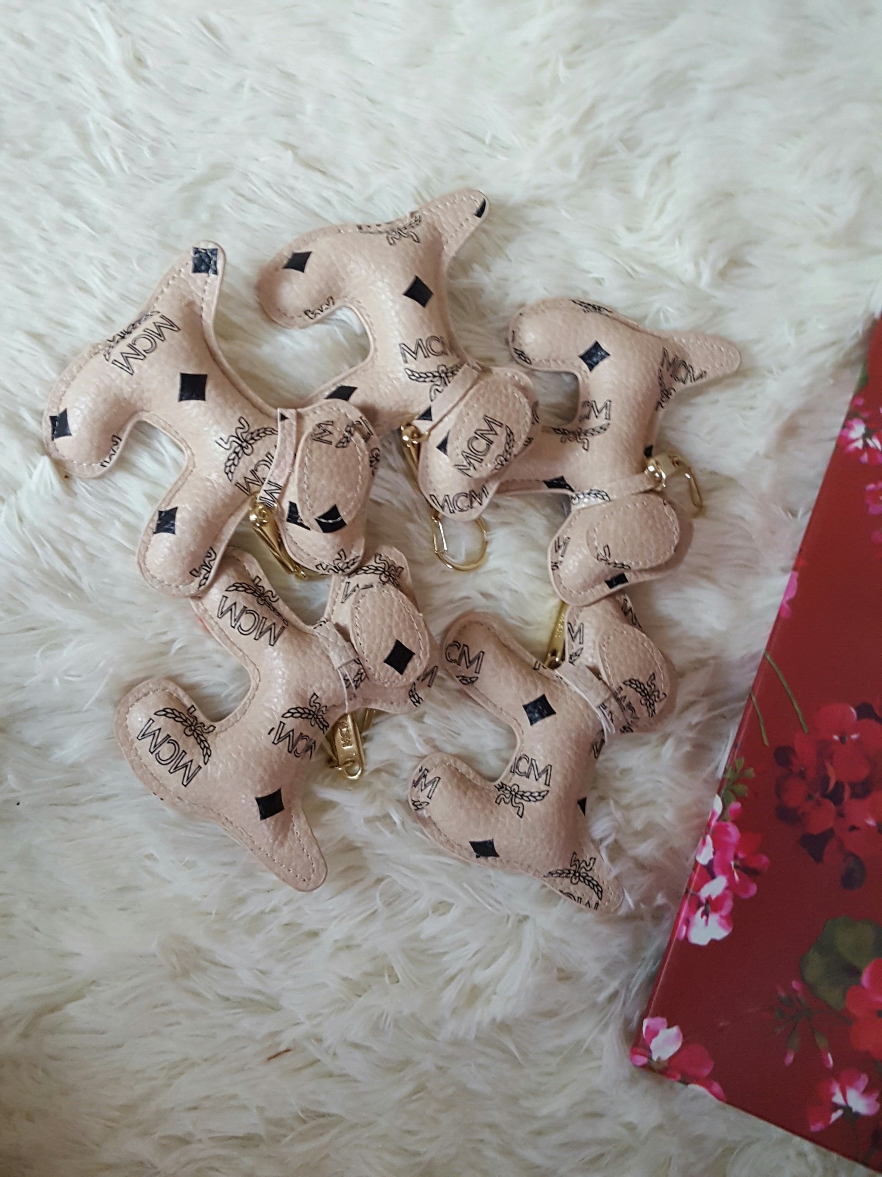 พร้อมส่ง ที่ห้อย คล้อง กระเป๋า พวงกุญแจ mcm key ring ,bag charm น้องหมาน่ารัก สอบถามได้ค่ะสต็อคของเปลี่ยนตลอด