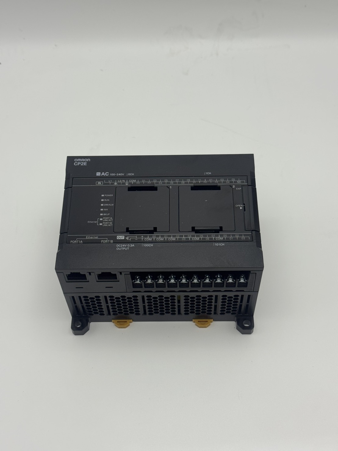Omron PLC Model:CP2E-N30DT-A , 18DI/12DO,220VAC,transistor