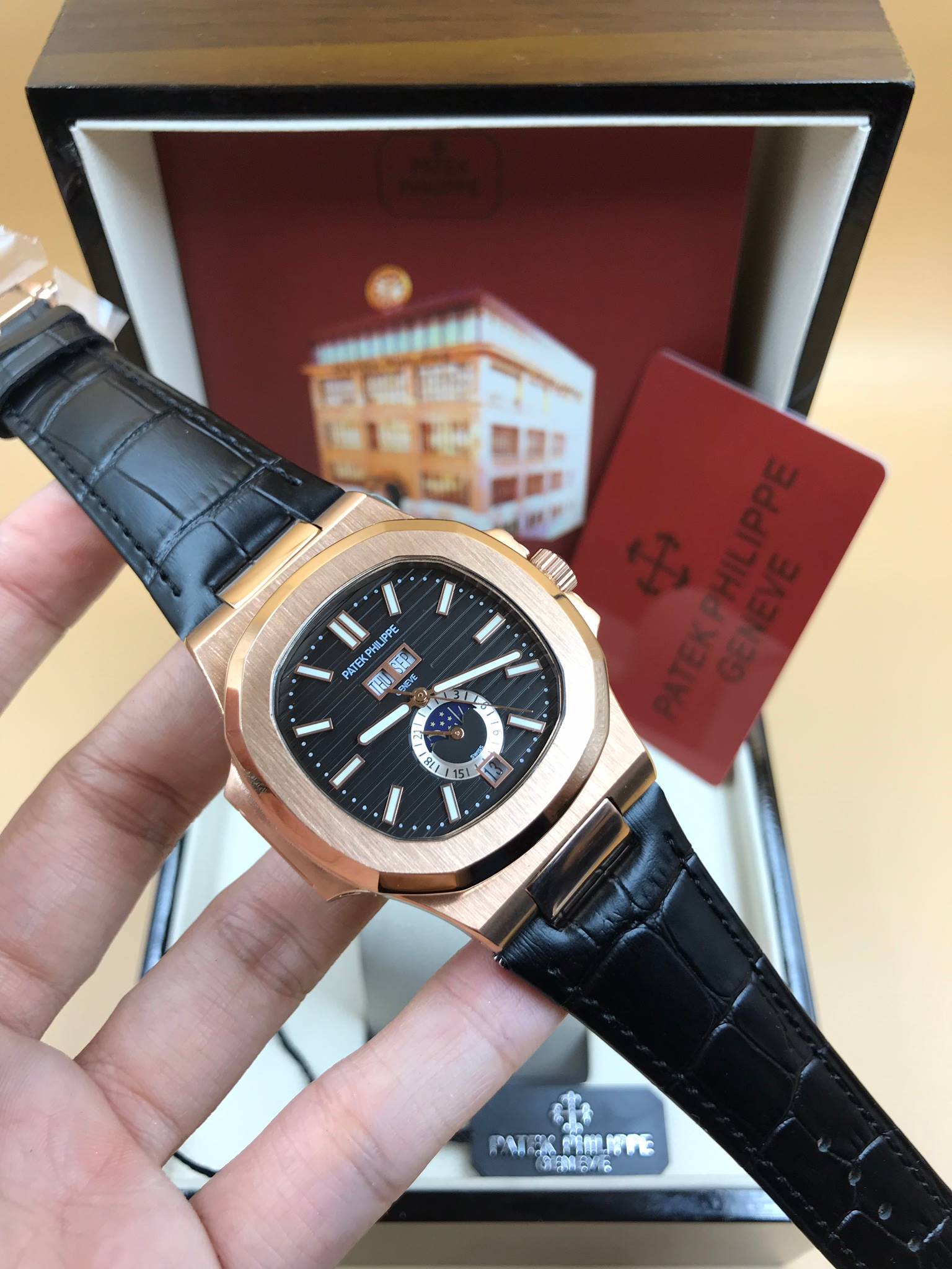 นาฬิกา Patek Philippe รุ่น Men"s Nautilus Annual Calendar งาน Mirror Swiss หน้าน้ำดำ