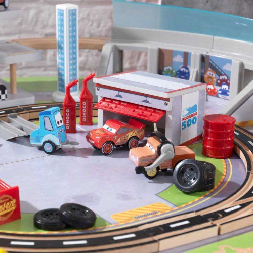 โต๊ะกิจกรรมพร้อมเมืองจำลอง KidKraft Disney Cars 3 Florida Racetrack Set & Table