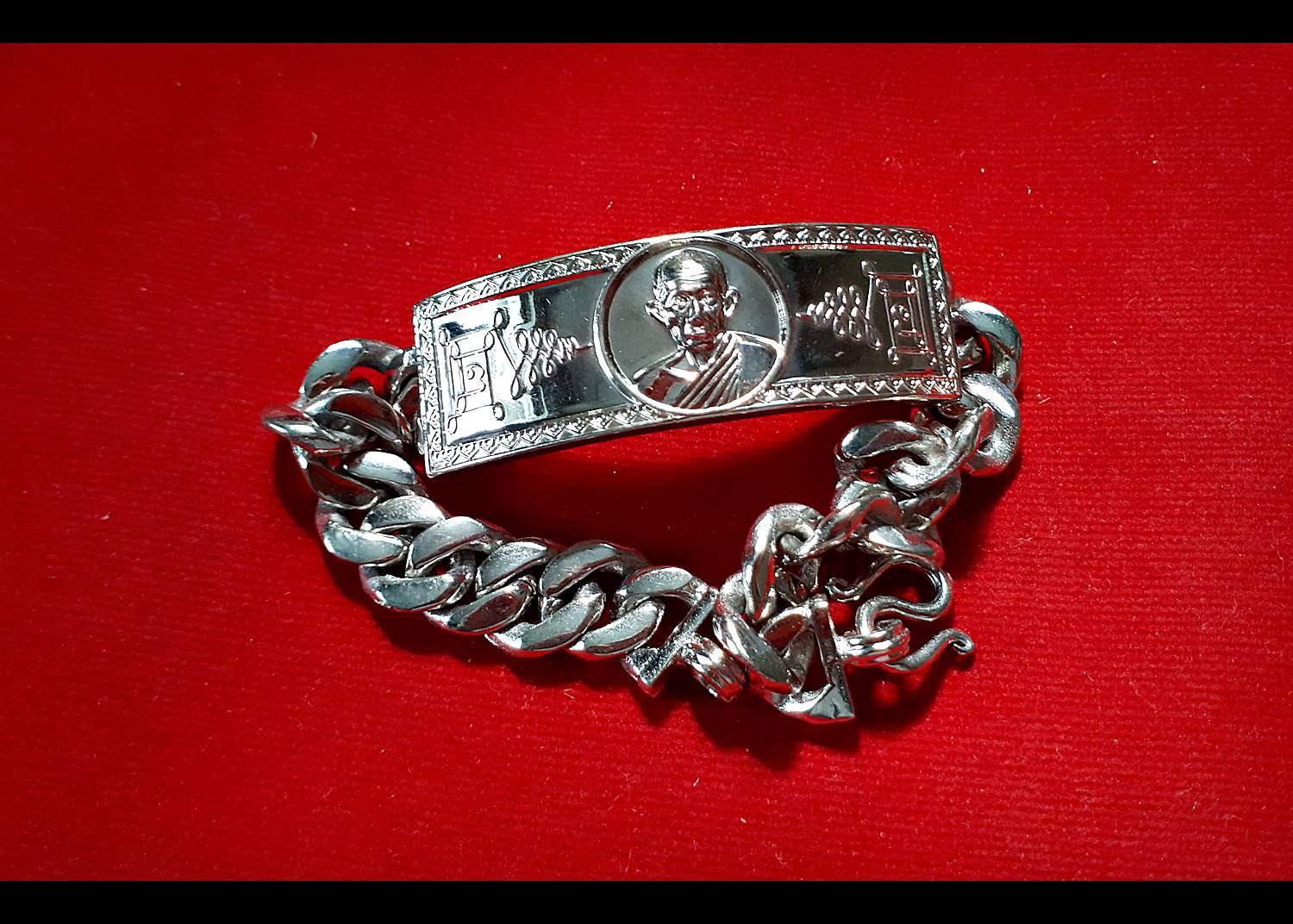 เลสข้อมือ หลวงพ่อกวย วัดโฆสิตาราม (วัดบ้านแค) จ.ชัยนาท (เนื้ออัลปาก้า ขนาดน้ำหนัก 4บาท ) ปี2562