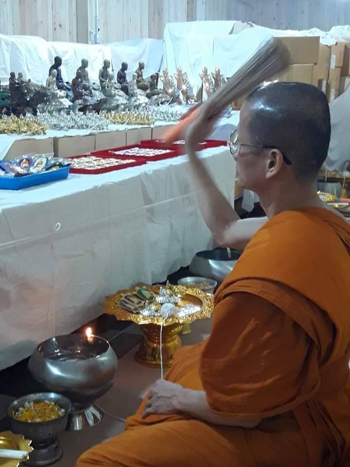 รูปหล่อ หลวงปู่หลิว-พระสังกัจจาย ประทับนั่งบน พญาเต่าเรือน พญาเต่ามังกร ปี2562 #รับประกันแท้