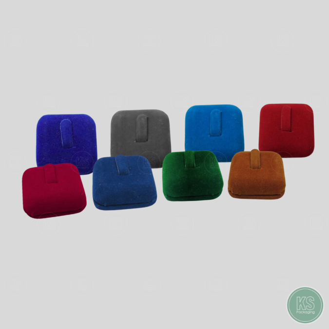 แท่นแบบซาลาเปาโชว์แหวน ขนาด 4x4x2 cm มีให้เลือกแบบและสี ราคาส่งไม่มีขั้นต่ำ