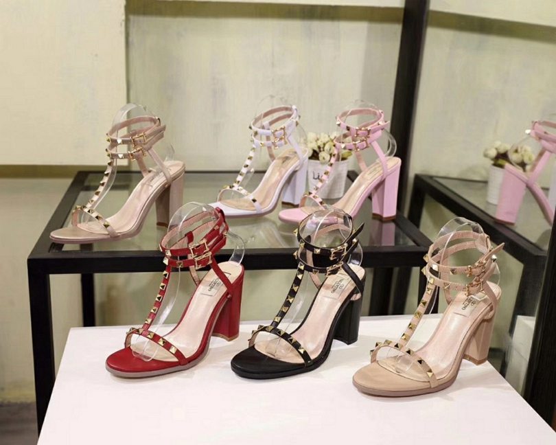 รองเท้า valen rockstud heel sandal 35-42