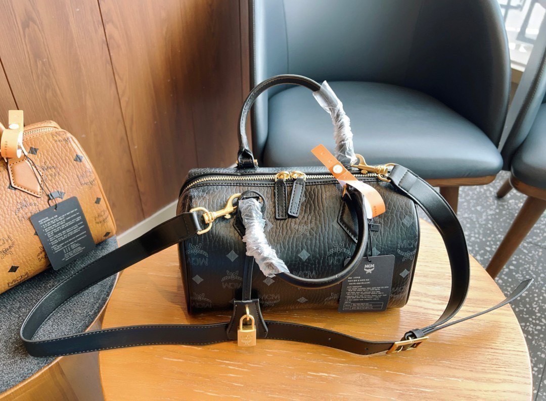 MCM MEDIUM ELLA BOSTON BAG (แอดไลน์ก่อนสั่งซื้อ)