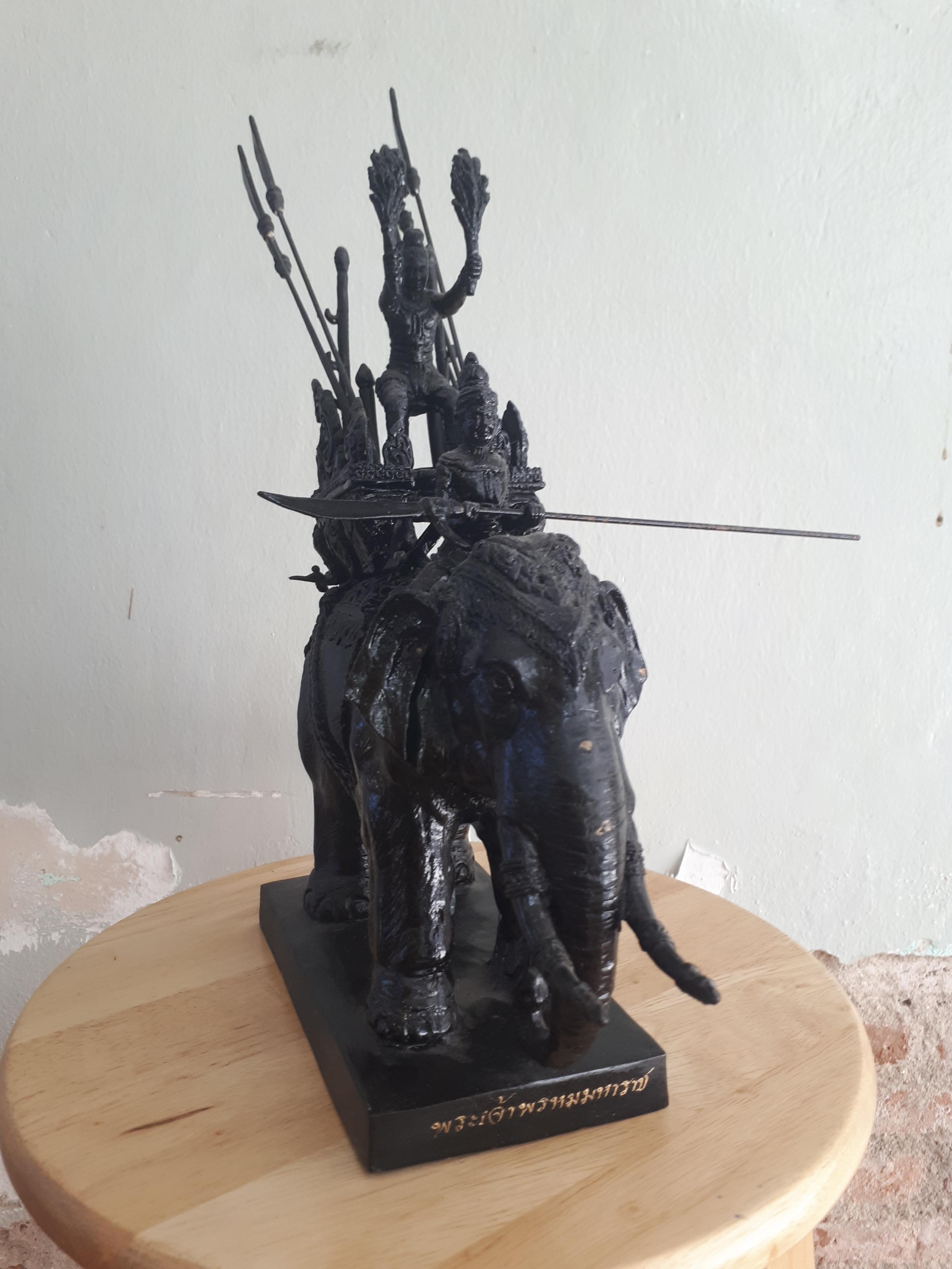 รูปหล่อ พระเจ้าพรหมมหาราช ทรงประทับขี่ช้างศึก ช้างพลายประกายแก้ว ออกศึก เนื้อโลหะรมดำ ปี2555 #รับประกันแท้ (องค์ใหญ่ ขนาด สูง14นิ้ว ฐาน7นิ้ว)