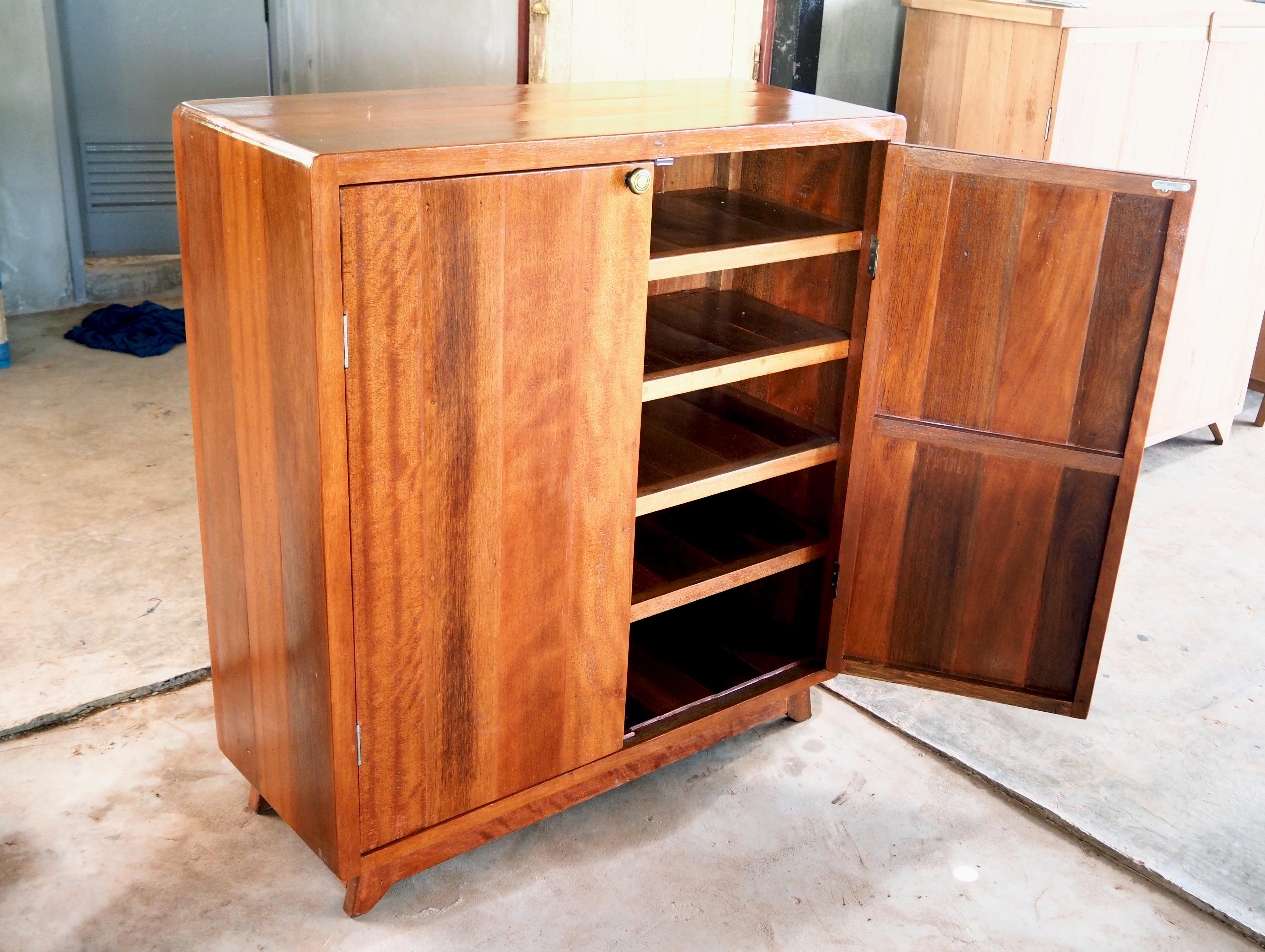 ตู้เก็บรองเท้าไม้เก่า สไตล์เรโทร ขนาด ก35 ย100 ส110 cm สอบถามรายละเอียดใด้ที่ 094 290 1597