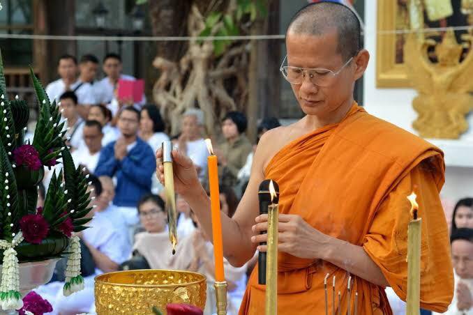 ลูกอมพิชัยมงคล (ปั้นจากเทียนชัยบวงสรวงเเละเทียนทำน้ำมนต์ทุกพิธีสำคัญ) ลูกใหญ่ ติดเเผ่นเงินจาร (เทียนชัย ชัยชนะ รุ่งเรือง สว่าง ปัญญา) #รับประกันแท้