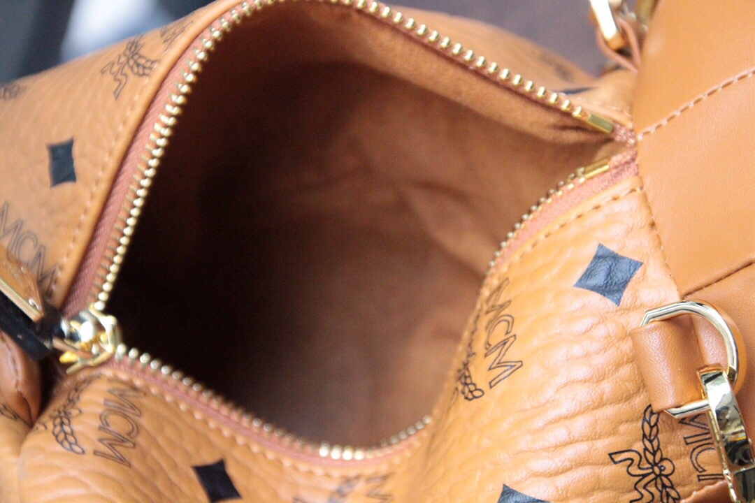 กระเป๋า mcm backpack รูปหมี 38 cm