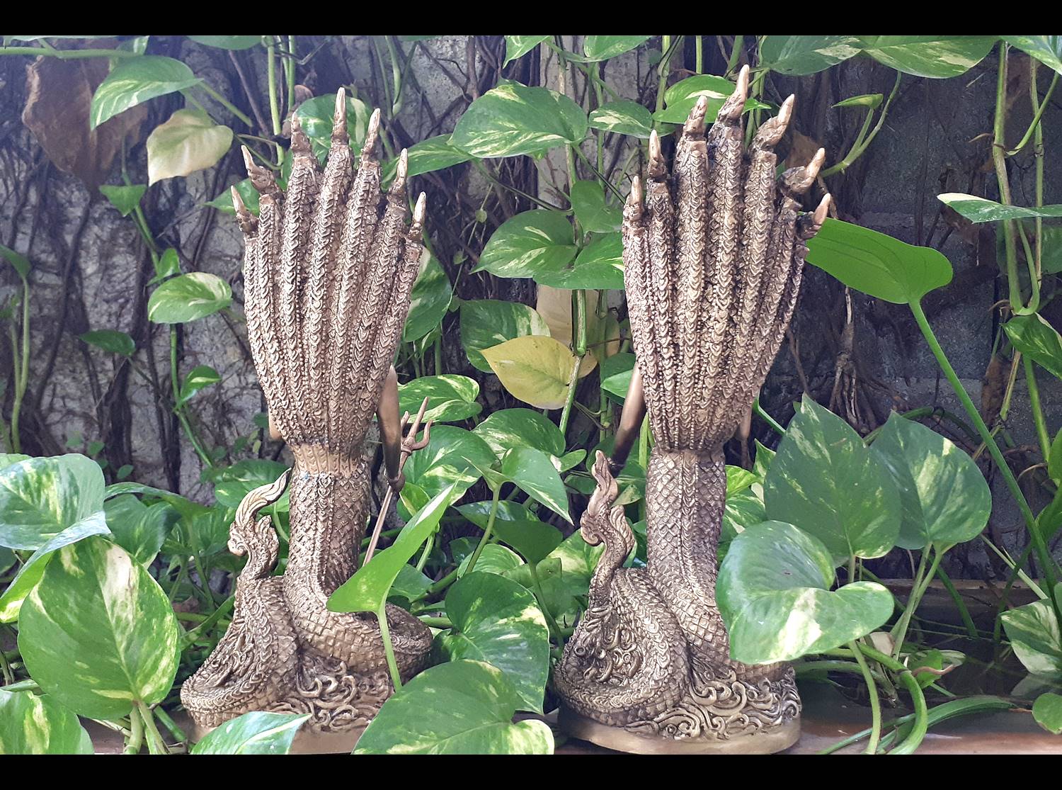 รูปหล่อ คู่ พญานาคราช ปางประทานพร ถืออาวุธ (ท่านปู่นาคา-ศรีสุทโธ ท่านยานาคี-ศรีปทุมวัน) พญานาคปรก 7ตน 7หัว โลหะทองเหลือง (ขนาดบูชา สูง15นิ้ว) (ขายปลีก ขายส่ง)