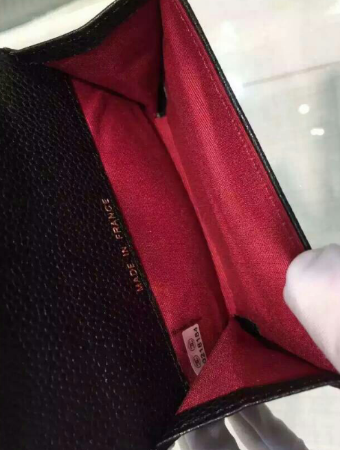 กระเป๋าสตางค์ cn caviar skin coin or card wallet สีดำและแดง ใบสั้น ใส่เหรียญใส่การ์ด