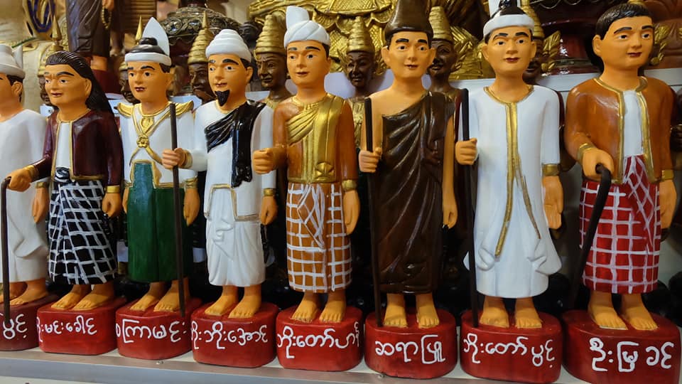 รูปหล่อ รูปปั้น รูปเหมือน พ่อครูสายยาแดง พ่อครูพม่า พ่อครูโพมินข่อง แกะสลักจากไม้สัก (สูง12นิ้ว) - (งานฝีมือ สั่งทำพรีออเดอร์ ตามคิวและระยะเวลา)