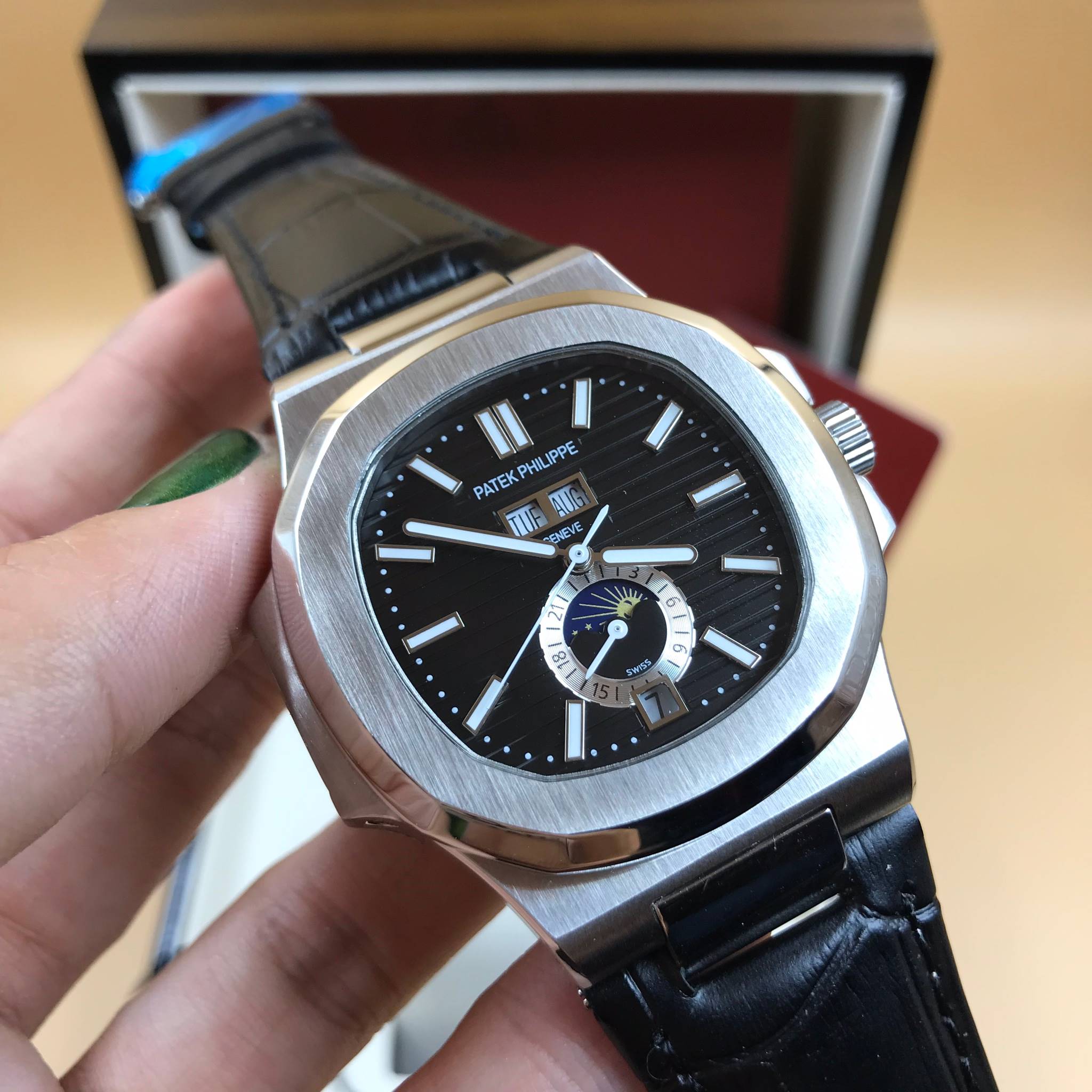 นาฬิกา Patek Philippe รุ่น Men"s Nautilus Annual Calendar งาน Mirror Swiss หน้าน้ำดำ