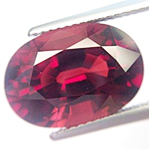 Rhodolite พลอยเนื้ออ่อนโรโดไลท์ ขนาดใหญ่ พลอยเนื้ออ่อนโรโดไลท์ ขนาดใหญ่ สีแดงสวย สีเหมือนพลอยเนื้อแข็ง ความสะอาดมองตาเปล่าสะอาดไม่มีตำหนิ เจียระไนสวย
