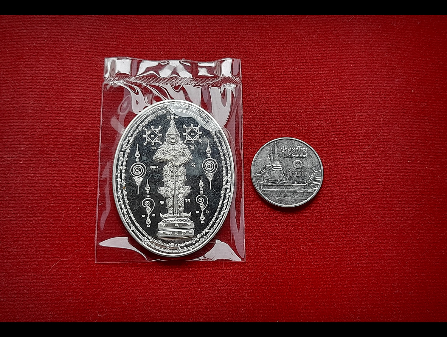 เหรียญรอยพระพุทธบาทหลังท้าวเวสสุวรรณ เนื้อเงินแท้ ปี2561 (เข้าพิธีหลวงพ่อเล็ก เข้ากรรมฐาน3วัน3คืน เสกเป็น #มหาสะท้อน ปี2563) - หลวงพ่อเล็ก วัดท่าขนุน