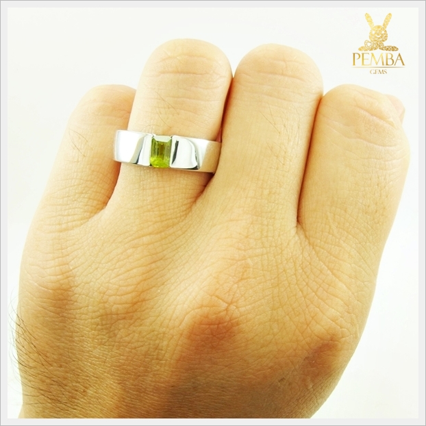 แหวนเพริดอต ทรงสี่เหลี่ยม เงินแท้925 ชุบทองคำขาว เรียบๆ แต่มีสไตล์