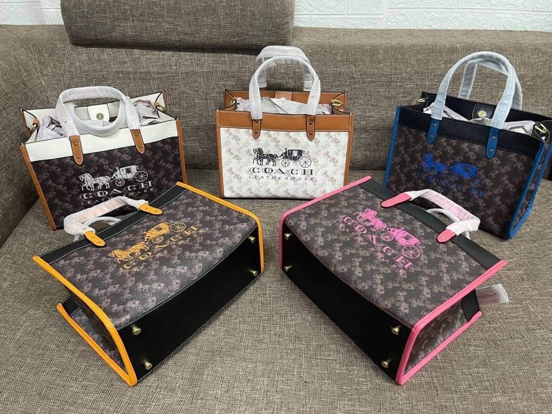 Coach FIELD TOTE 30 (แอดไลน์ก่อนสั่งซื้อ)