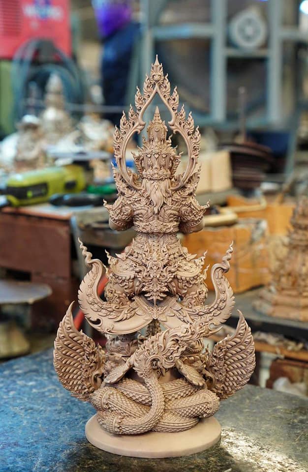 รูปหล่อ ท้าวเวสสุวรรณ ยืนถือกระบอง ทรงบน หลัง ราหู เนื้อทองเหลือง เต็มสูตร งานเน้นรายระเอียดปราณีต (ขนาดสูง16นิ้ว) - (ราหู มี ปีกเป็นครุฑ มี ลำตัวเป็นพญานาค) - (ปลุกเสกฤกษ์ เสาร์5 ปี2563)