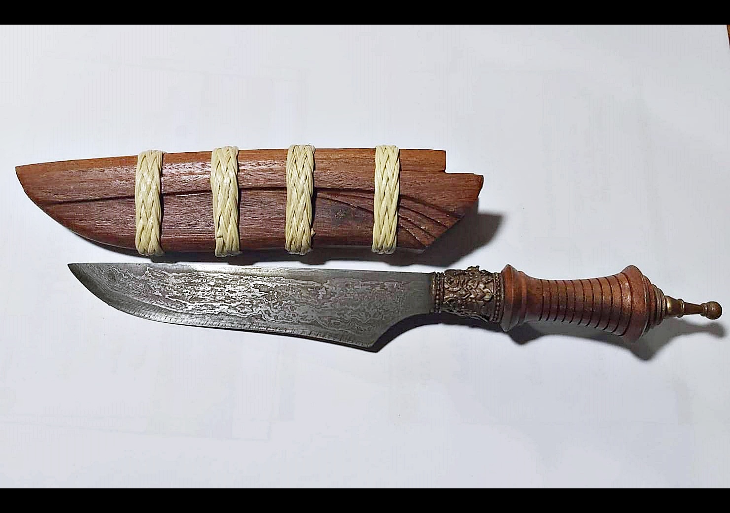 มีดหมอ (มีดลูกพราห์ม) ใบเหล็กดามัสกัส (เหล็กลาย ขึ้นรูปตีเหล็กด้วยโลหะอาถรรพ์ ตีเหล็ก 300ชั้น งานทำมือ) (ยาว9นิ้ว) ปี2563 #รับประกันแท้ - หลวงพ่อเล็ก วัดท่าขนุน