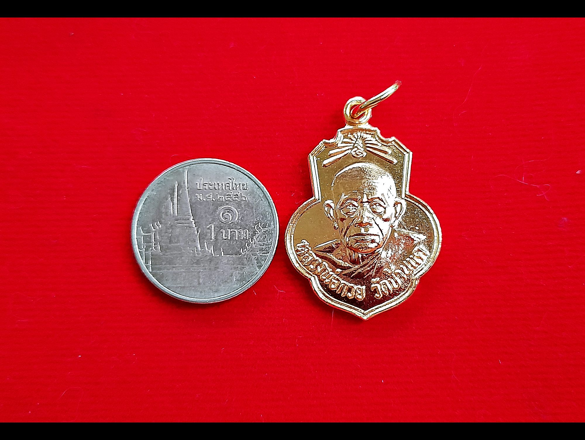 เหรียญ หลวงพ่อกวย วัดโฆสิตาราม หลังยันต์ครู ยันต์พระเจ้าอมโลก(นะโมพุทธายะ) เนื้อกะไหล่ทองคำ (หลังตอกโค็ด2จุด #อักษรจีน #ยันต์ดวงแก้วพระสีวลี) ปี2562 #รับประกันแท้ - #พิธีดีมากดวงจิตหลวงพ่อกวยมาเสกให้เอง