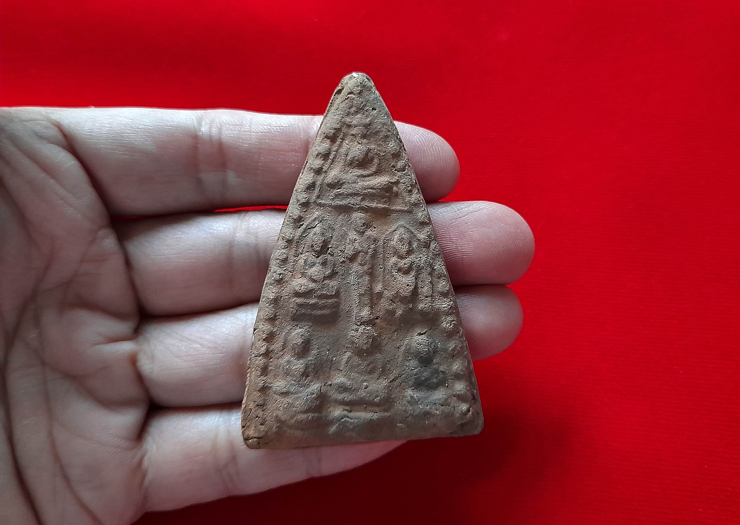 พระ 7 พระองค์ หลัง สิงห์ เนื้อดินเผ่า #รับประกันแท้และทัน - หลวงพ่อยี วัดดงตาก้อนทอง จ.พิษณุโลก (ศิษย์หลวงปู่เทพโลกอุดร)