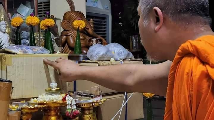 พญานกถึดทือ มหาลาภ (คู่ ตัวเมีย+ตัวผู้) เนื้อผงรวมมวลสาร ปี2565 #รับประกันแท้ - หลวงพ่อบ๊ะ วัดโพธิลังการ์ จ.สิงห์บุรี