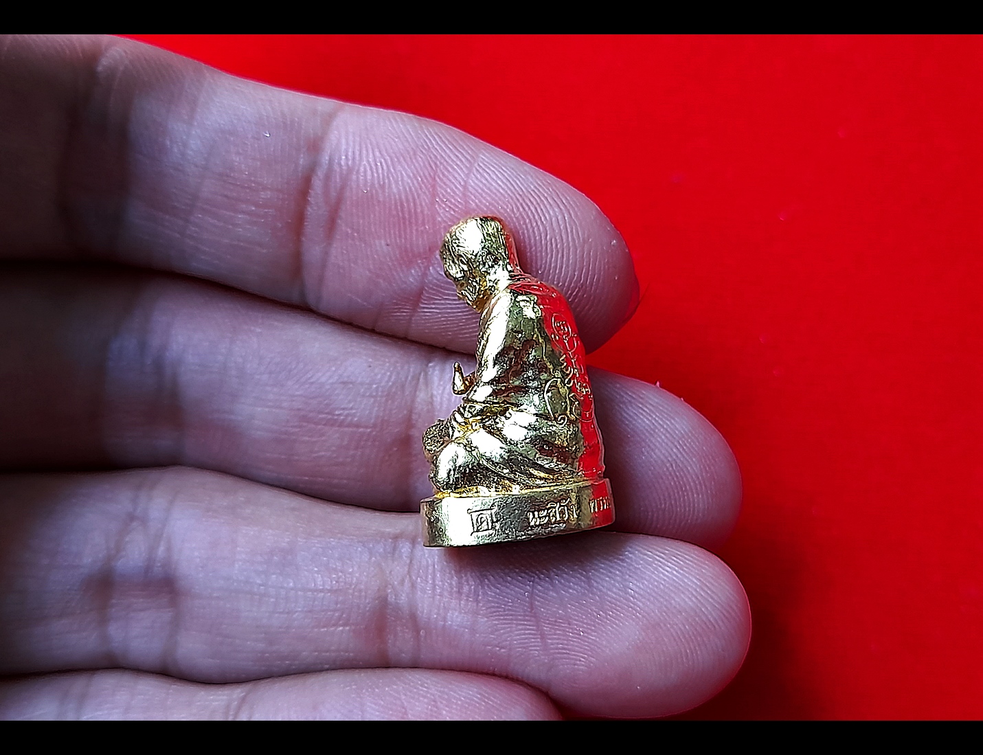 รูปหล่อ หลวงพ่อกวย วัดโฆสิตาราม ทำน้ำมนต์ (เข้าพิธีอฐิษฐานจิตปลุกเสก39พิธี) ฐานบรรจุมวลสารเก่าและ#เกศา#จีวร หลวงพ่อกวย (ขนาดห้อยคอ 1.5ซม) ปี2561 #รับประกันแท้