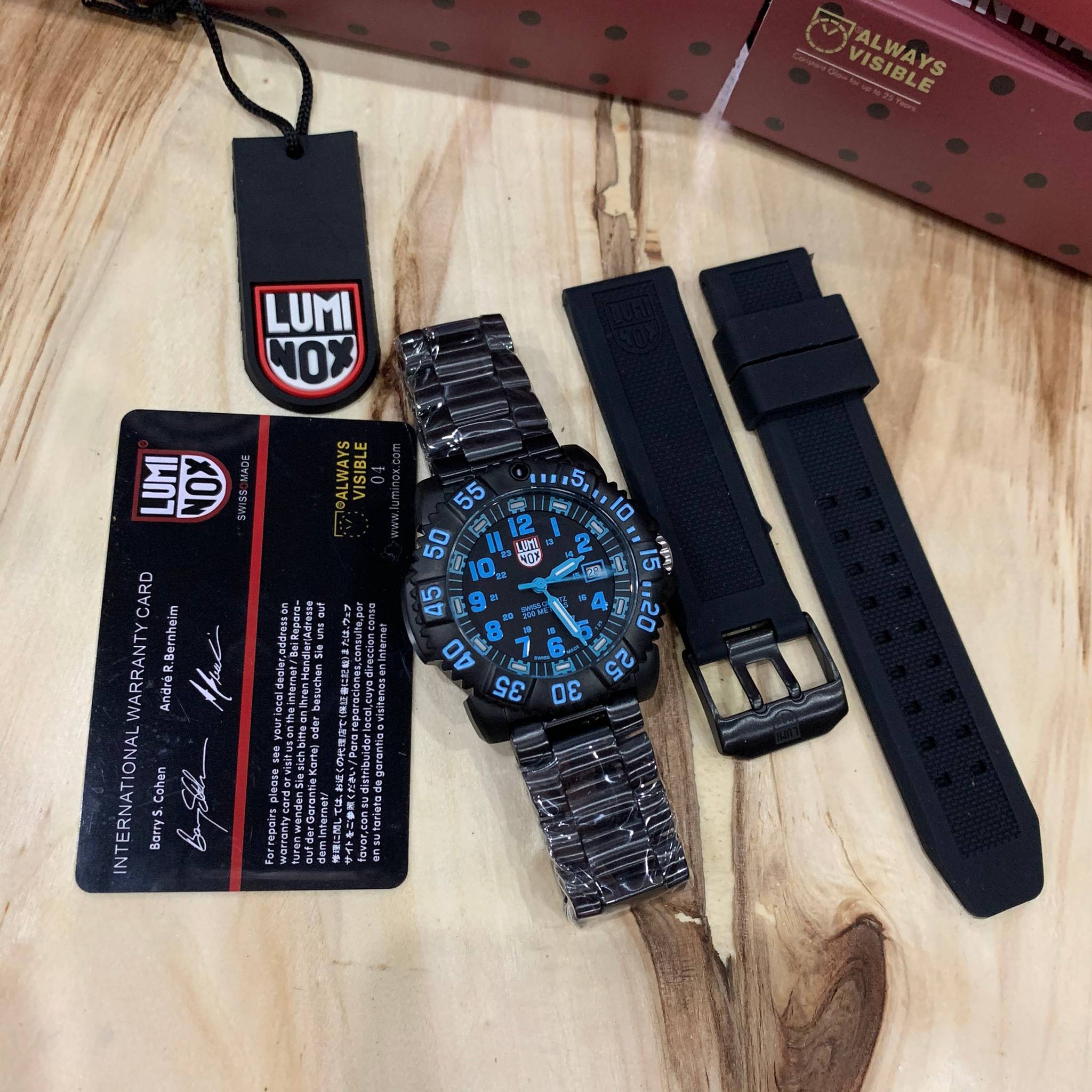 นาฬิกาผู้ชาย Luminox Quartz Man's Watch Mirror Swiss ตัวเลขน้ำเงิน