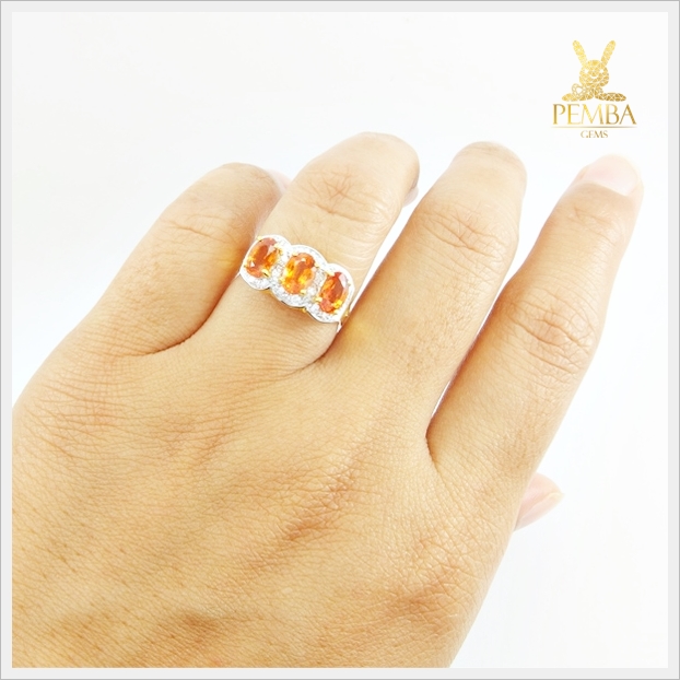 แหวนบุษราคัมล้อมเพชรแท้ ใส่เสริมเพิ่มความมั่นใจ(สามารถสั่งทำได้ค่ะ)