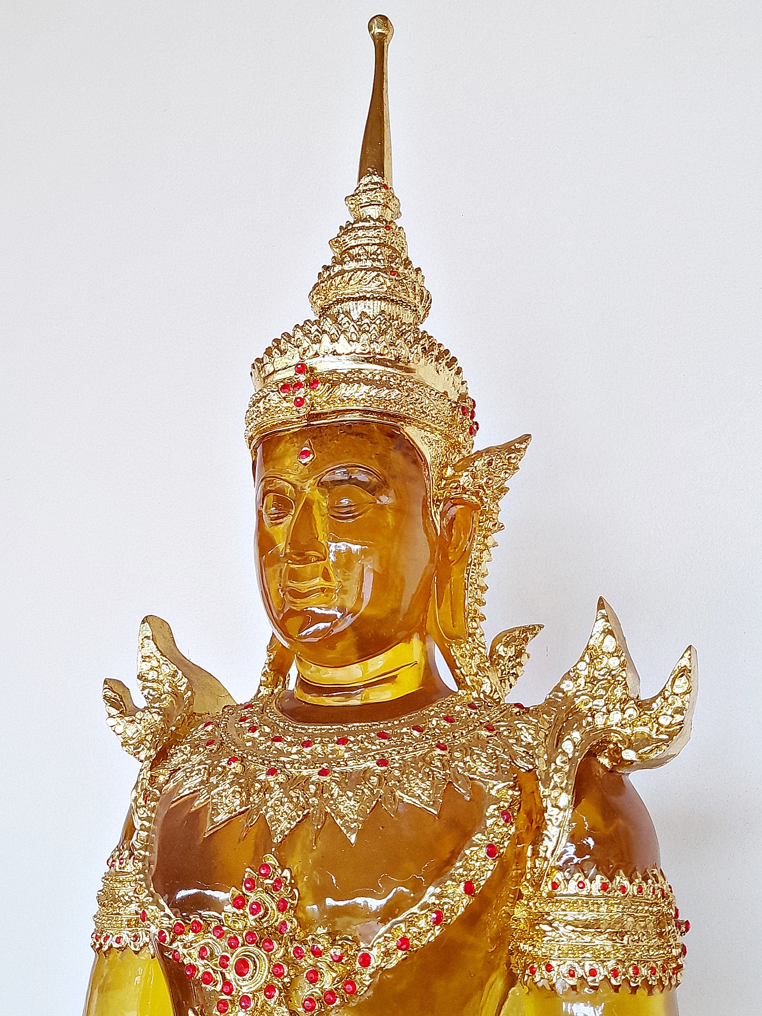 พระแก้วมรกต ปางพระจักรพรรดิ์ สีประจำวันเกิด7สี (ขนาดใหญ่) - (สีแดง สีเหลือง สีชมพู สีเขียว สีส้ม สีฟ้า สีม่วง)