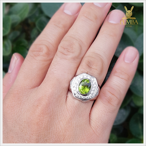 แหวนเพริดอตแท้ อัญมณีสีเขียวใบไม้อ่อน เงินแท้ ชุบทองคำขาว