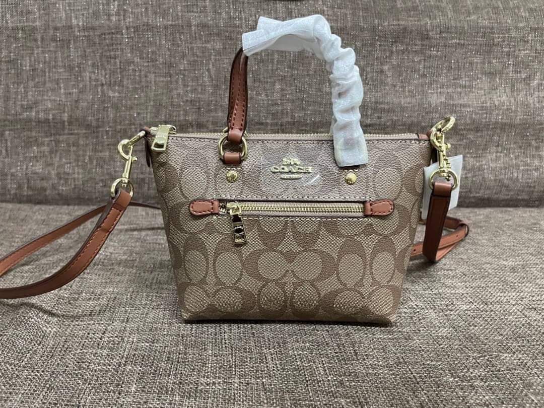Coach Mini Gallery Crossbody In Signature Canvas (แอดไลน์ก่อนสั่งซื้อ)